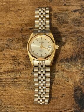 Vintage Bulova Marine Star Gold Tone Women's Quartz Watch 100M Date